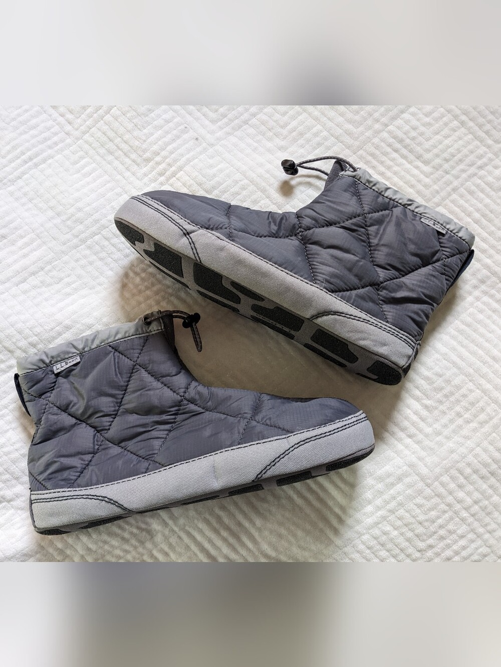 L.L. Bean Women Size 9-10 / Men 7.5-8.5 Quilted Camp Puffer Bootie Slippers Gray